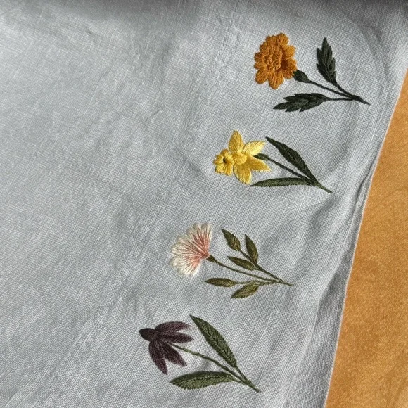 Linenfox Hand-Embroidered Floral Crop Tank - Picture 5 of 8